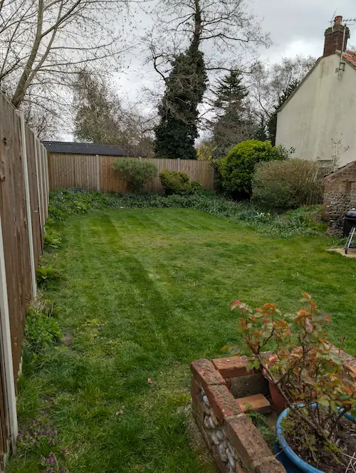 Striped lawn finish